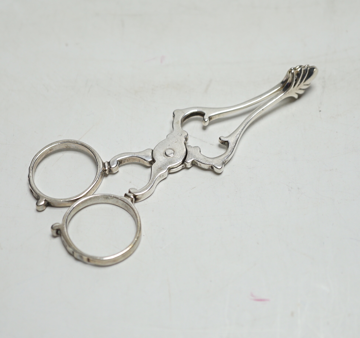 A pair of George V 18th century style silver scissors sugar nips, Sheffield, 1921, 94mm.